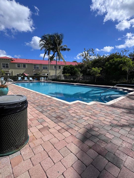 出租: $3,000 (3 贝兹, 2 浴室, 1389 平方英尺)