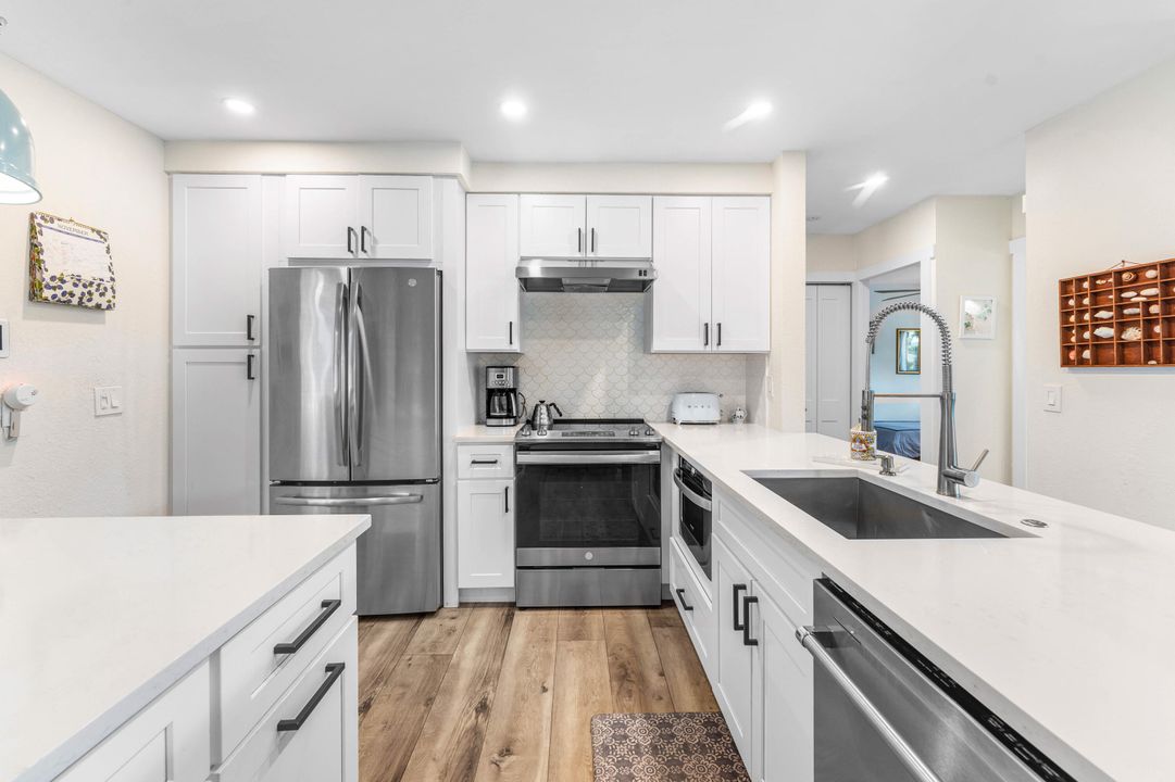 На продажу: $860,000 (4 спален, 2 ванн, 1726 Квадратных фут)