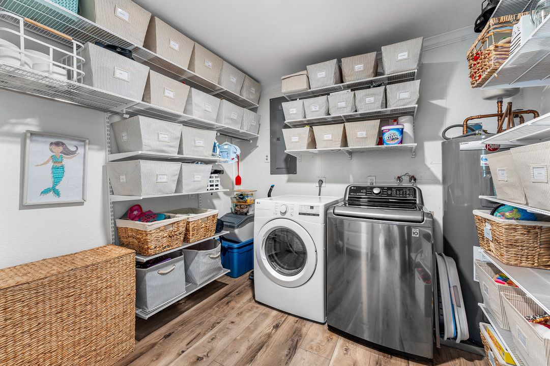 На продажу: $860,000 (4 спален, 2 ванн, 1726 Квадратных фут)