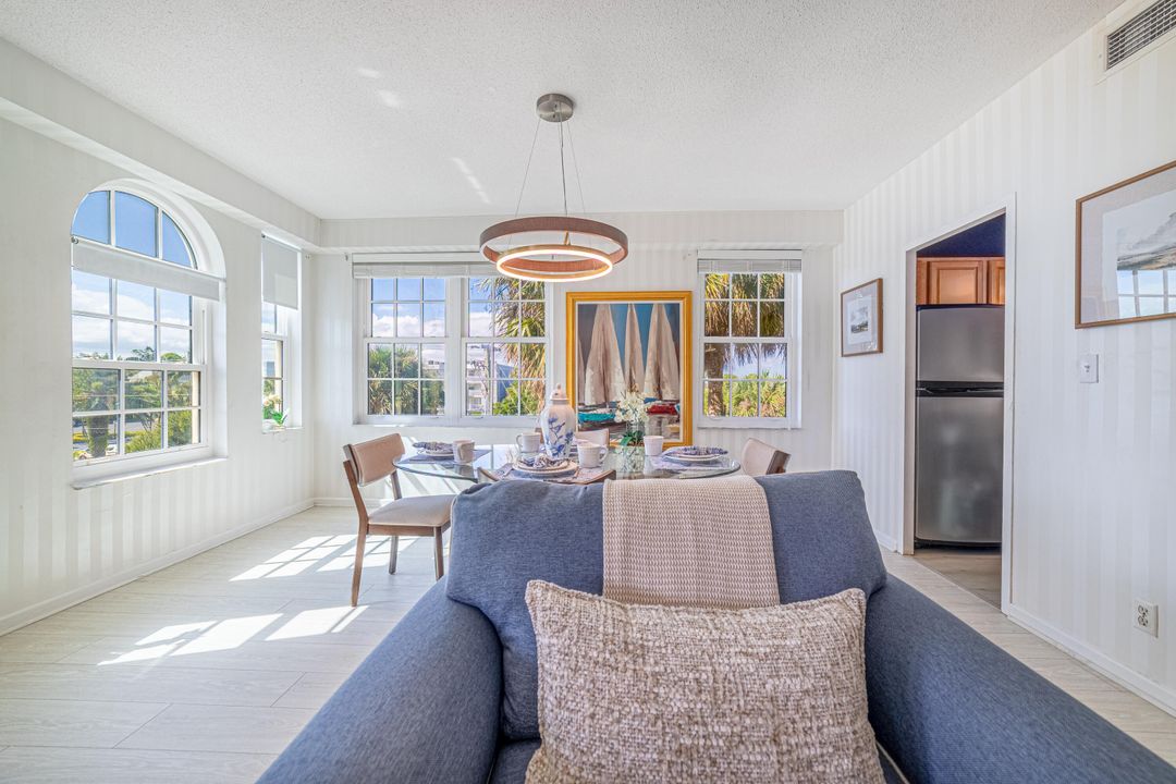 For Sale: $490,000 (2 beds, 2 baths, 1395 Square Feet)