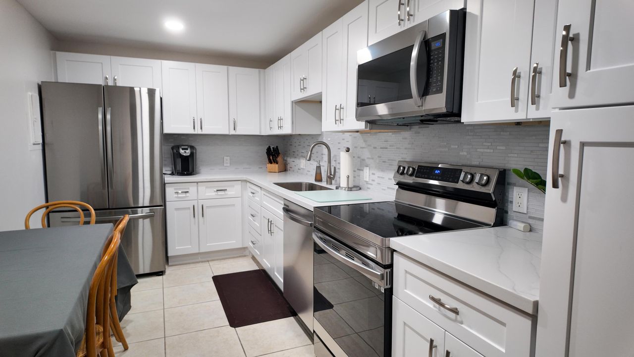 待售: $195,000 (2 贝兹, 2 浴室, 1334 平方英尺)