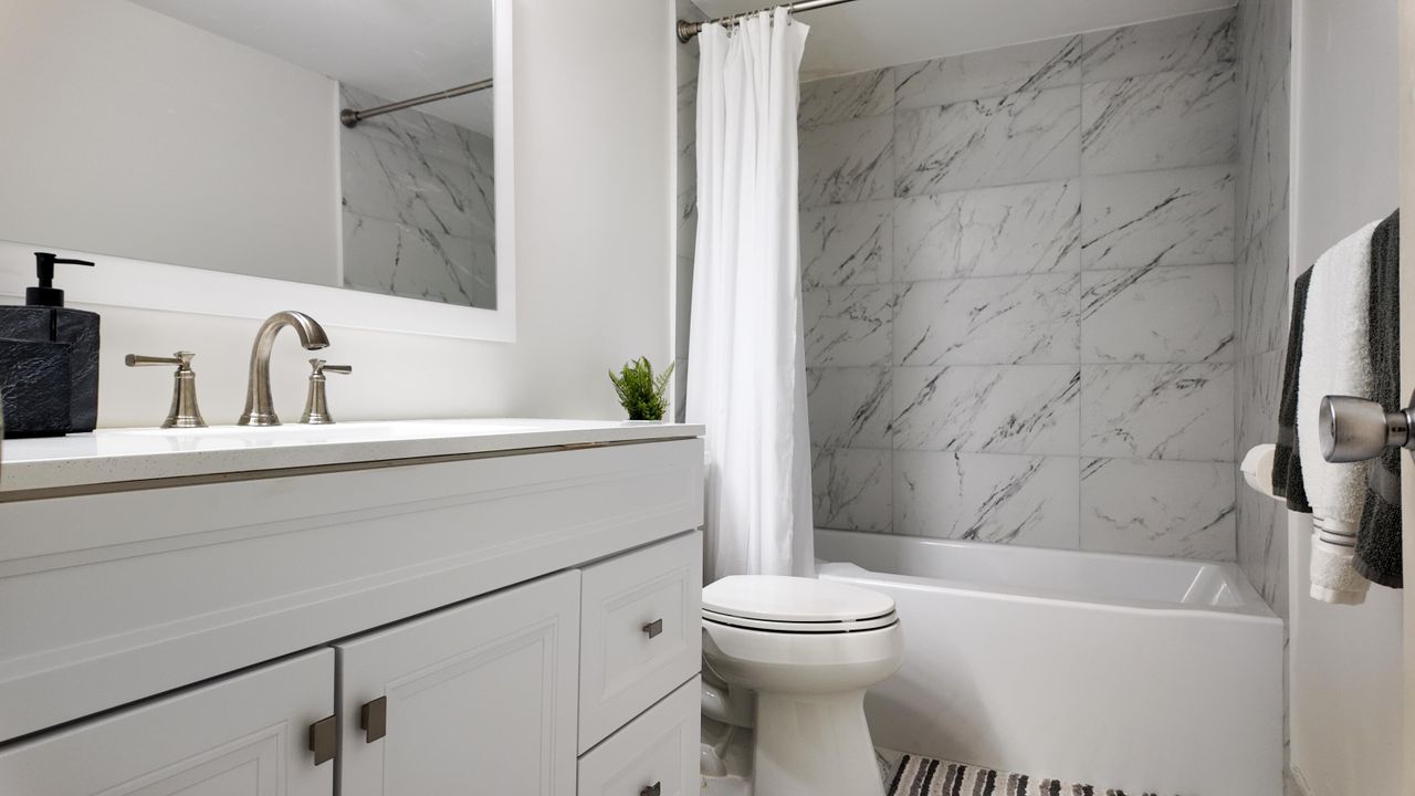 待售: $195,000 (2 贝兹, 2 浴室, 1334 平方英尺)