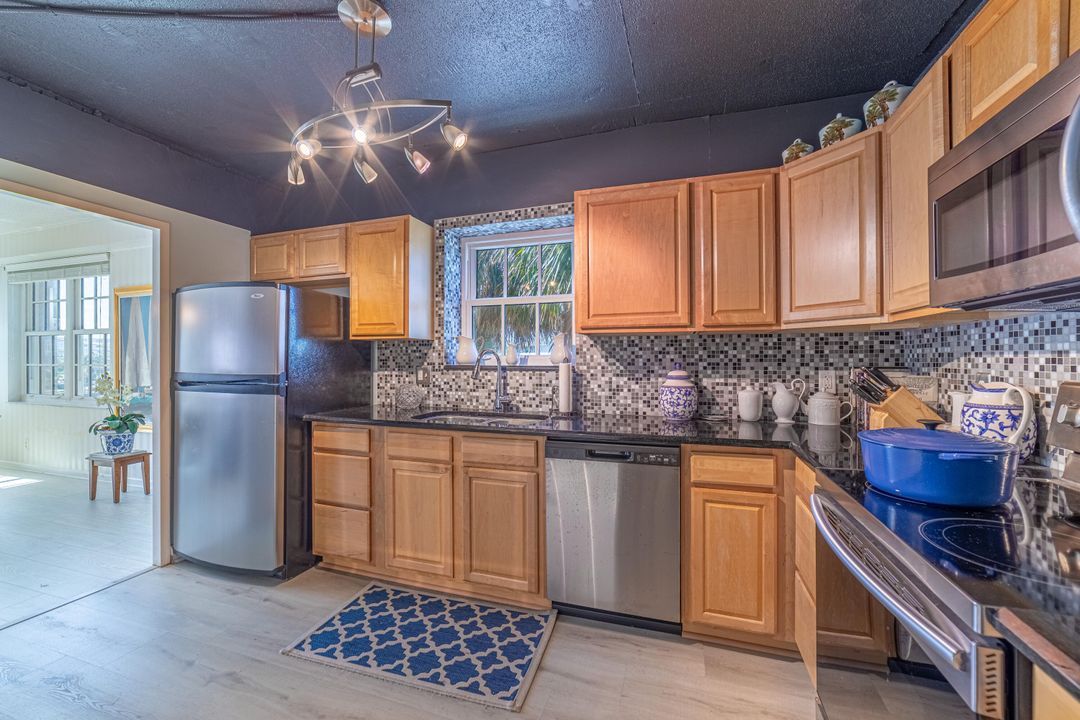 For Sale: $490,000 (2 beds, 2 baths, 1395 Square Feet)