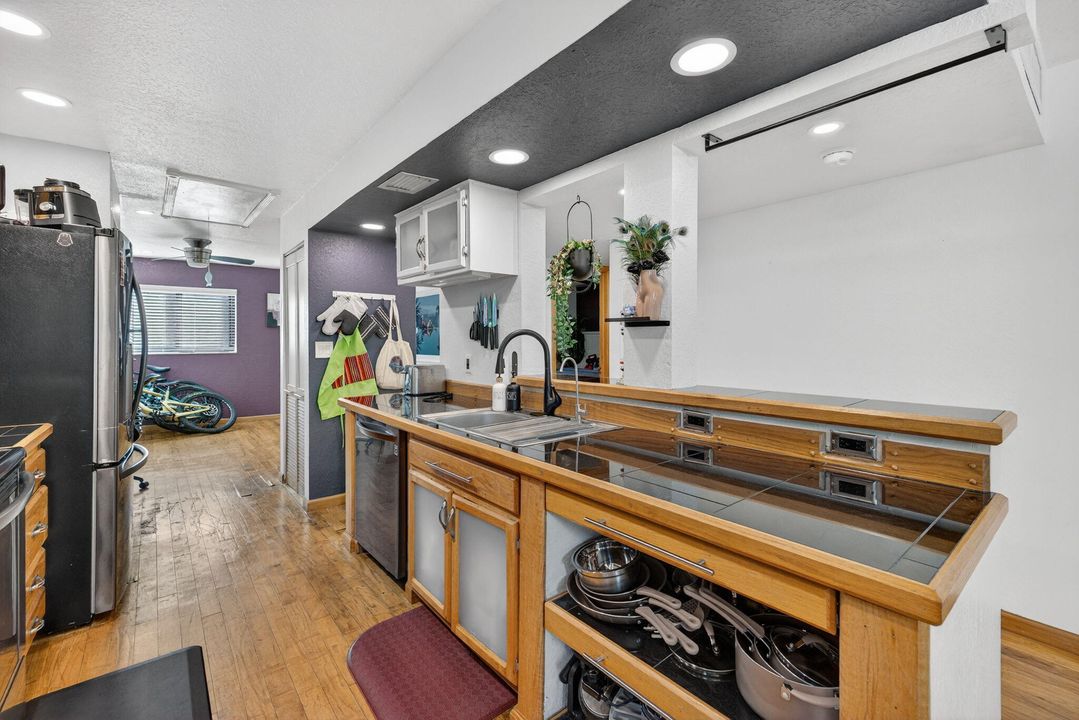 For Sale: $310,000 (2 beds, 2 baths, 1275 Square Feet)