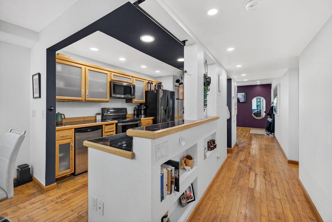 For Sale: $310,000 (2 beds, 2 baths, 1275 Square Feet)