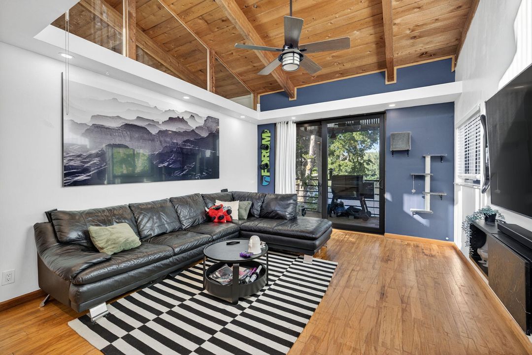 For Sale: $310,000 (2 beds, 2 baths, 1275 Square Feet)