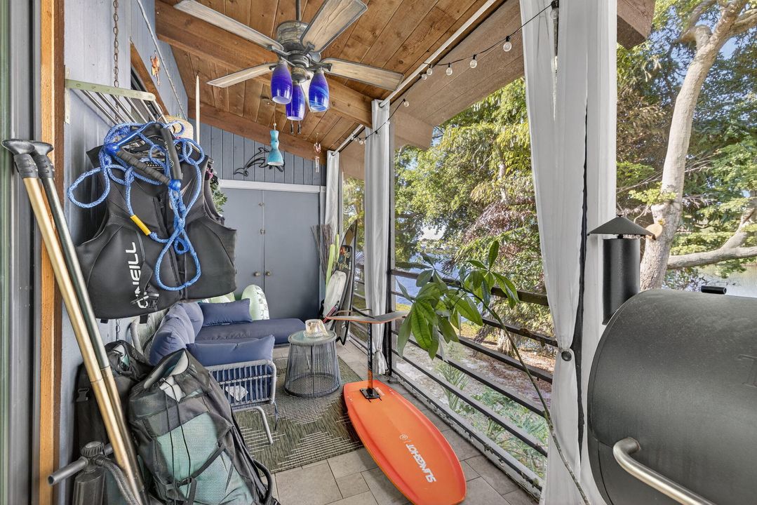 For Sale: $310,000 (2 beds, 2 baths, 1275 Square Feet)