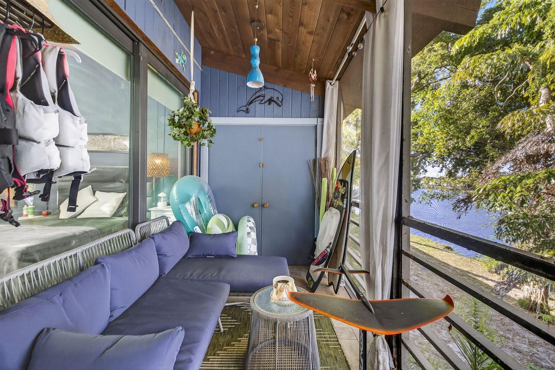 For Sale: $310,000 (2 beds, 2 baths, 1275 Square Feet)