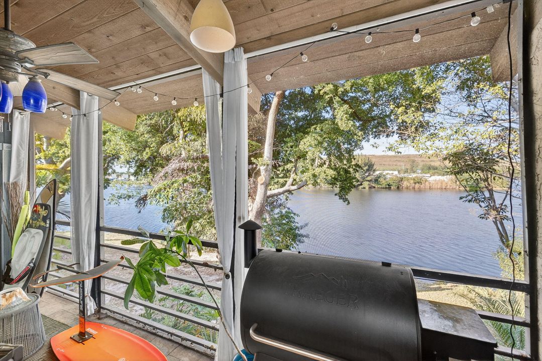 For Sale: $310,000 (2 beds, 2 baths, 1275 Square Feet)