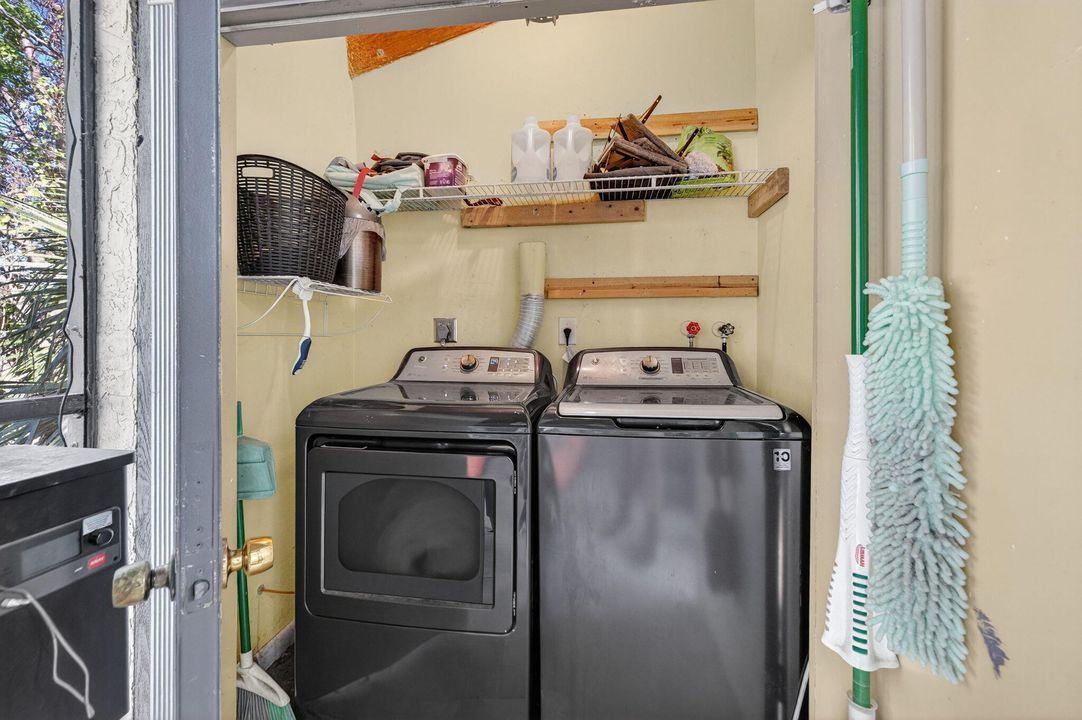 For Sale: $310,000 (2 beds, 2 baths, 1275 Square Feet)