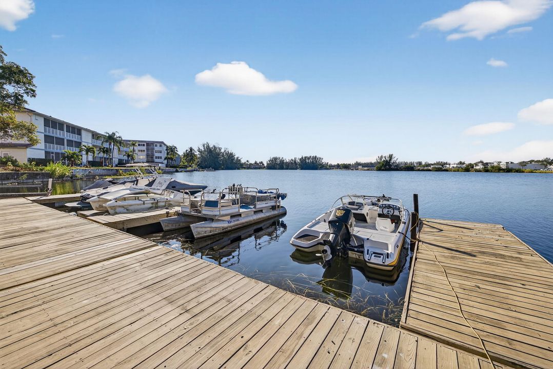 For Sale: $310,000 (2 beds, 2 baths, 1275 Square Feet)