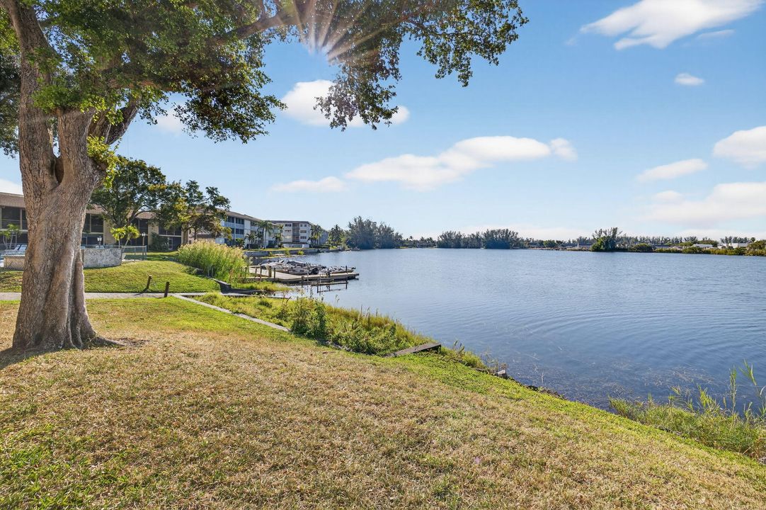 For Sale: $310,000 (2 beds, 2 baths, 1275 Square Feet)