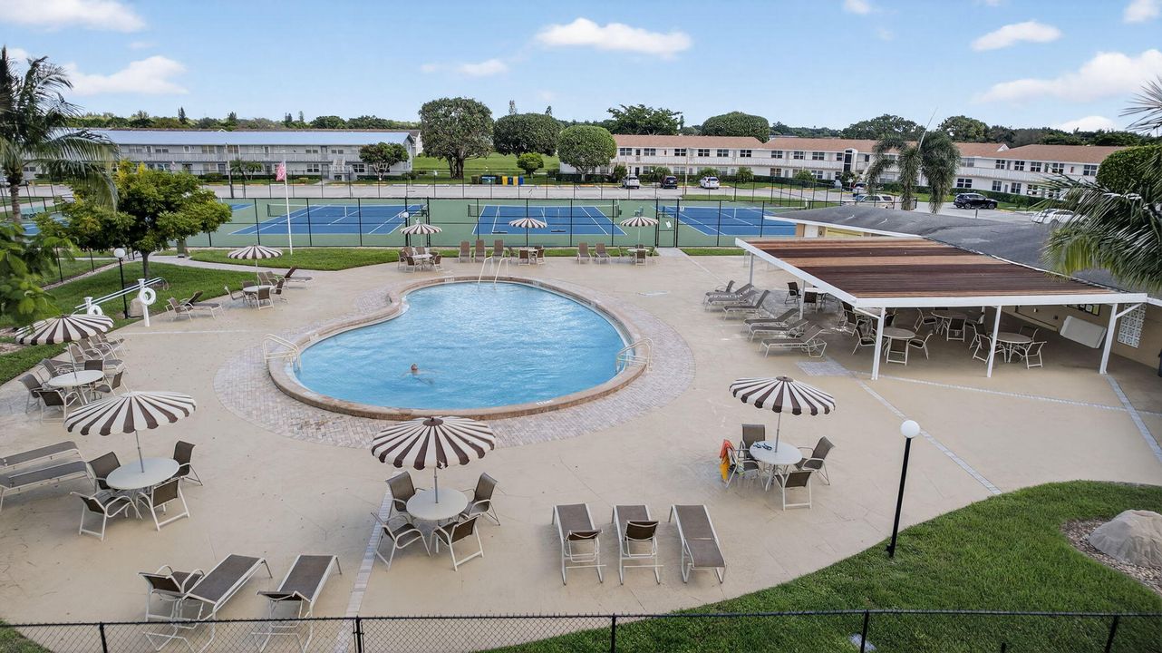 待售: $199,000 (2 贝兹, 1 浴室, 798 平方英尺)