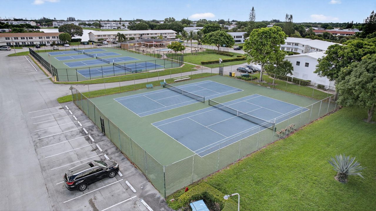 待售: $199,000 (2 贝兹, 1 浴室, 798 平方英尺)