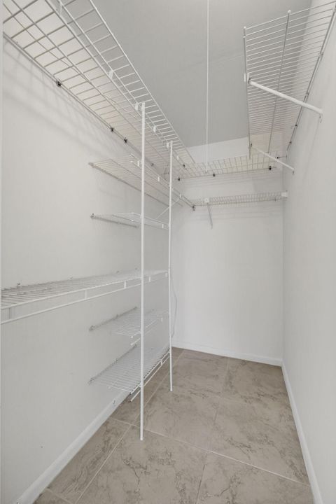 待售: $199,000 (2 贝兹, 1 浴室, 798 平方英尺)