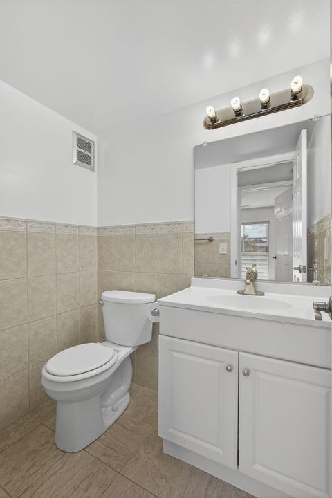 待售: $199,000 (2 贝兹, 1 浴室, 798 平方英尺)