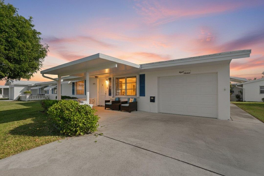 For Sale: $285,000 (2 beds, 1 baths, 1011 Square Feet)