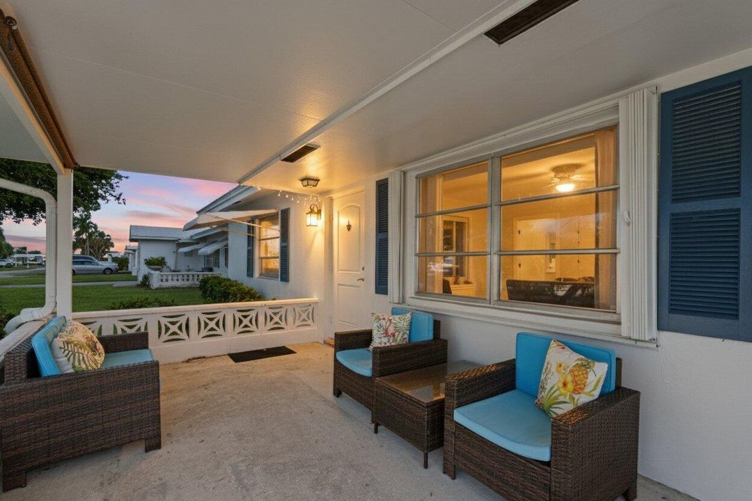 For Sale: $285,000 (2 beds, 1 baths, 1011 Square Feet)