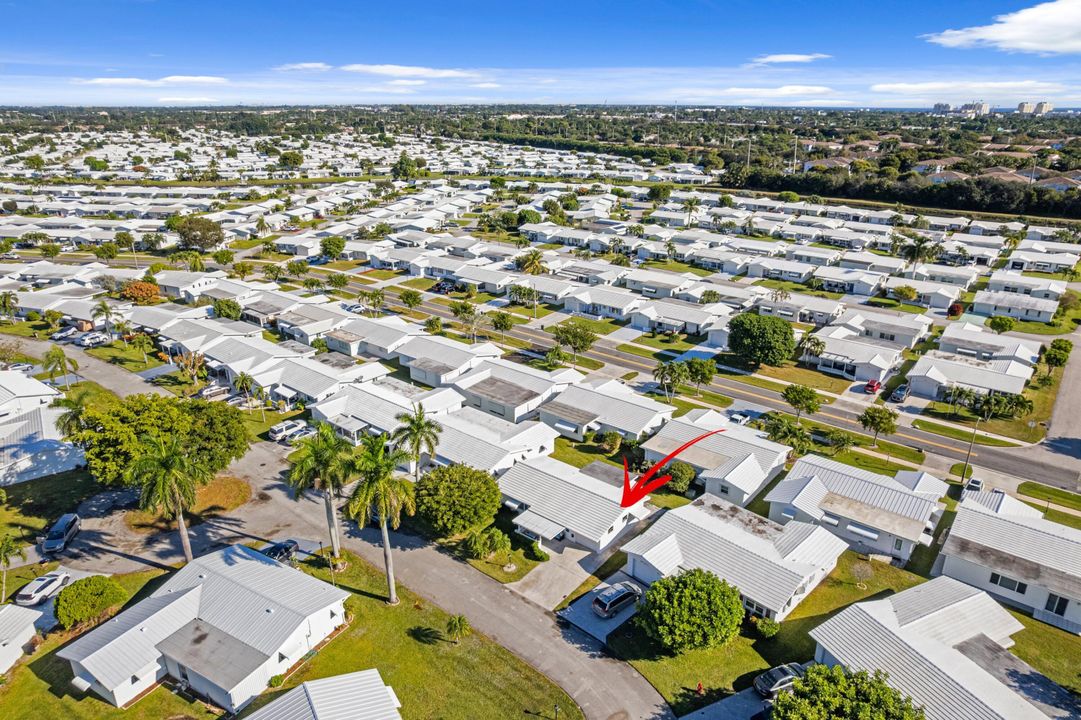 For Sale: $285,000 (2 beds, 1 baths, 1011 Square Feet)