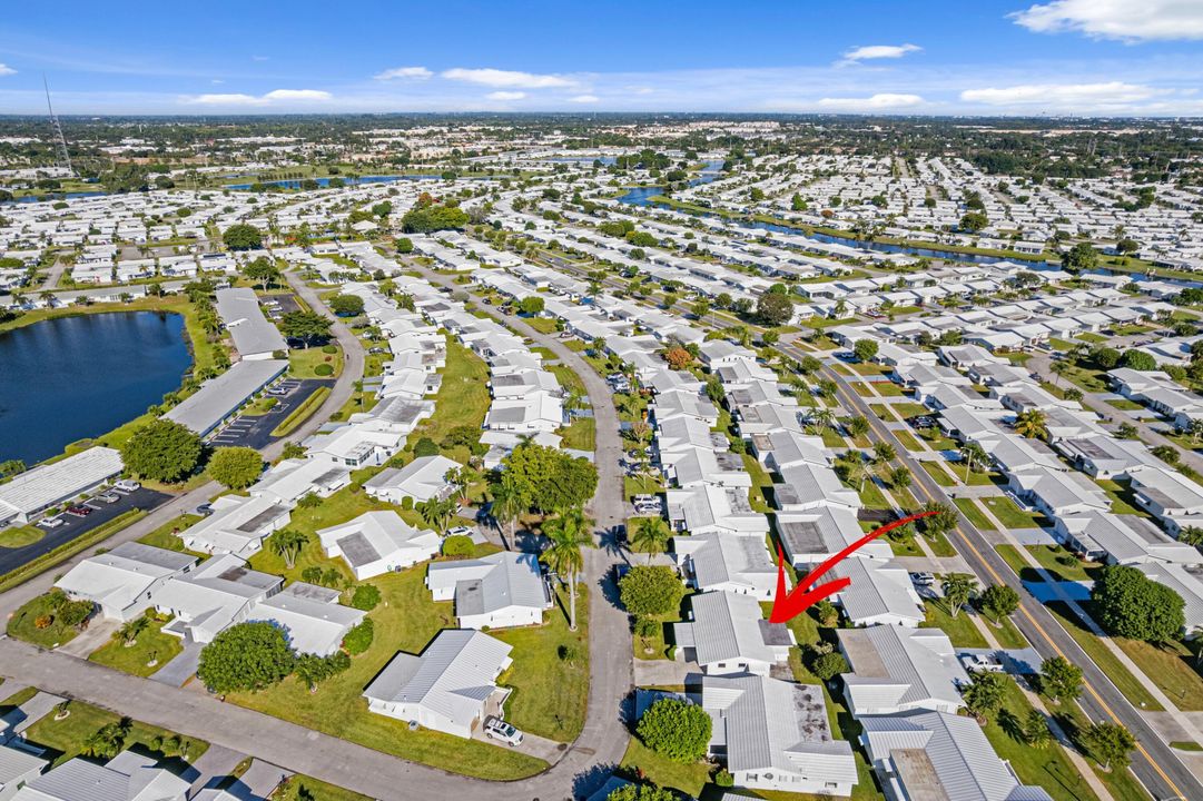 For Sale: $285,000 (2 beds, 1 baths, 1011 Square Feet)