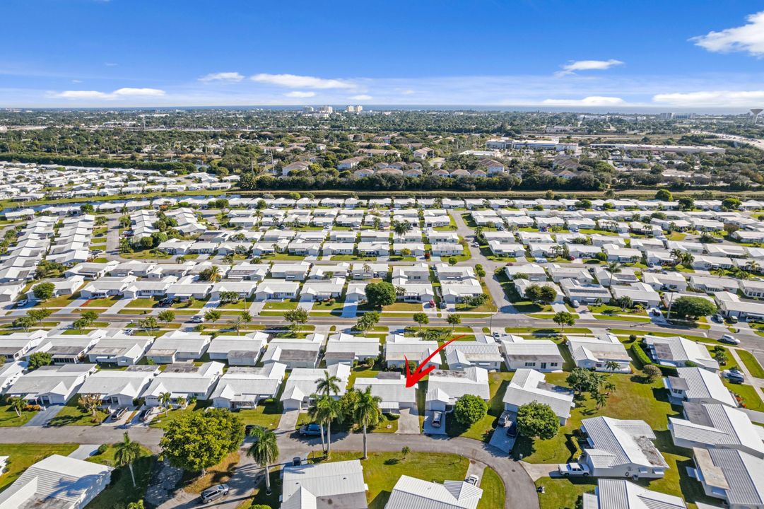 For Sale: $285,000 (2 beds, 1 baths, 1011 Square Feet)