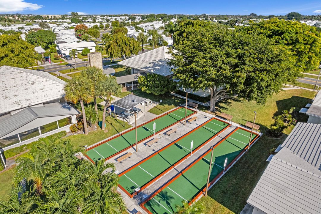 For Sale: $285,000 (2 beds, 1 baths, 1011 Square Feet)