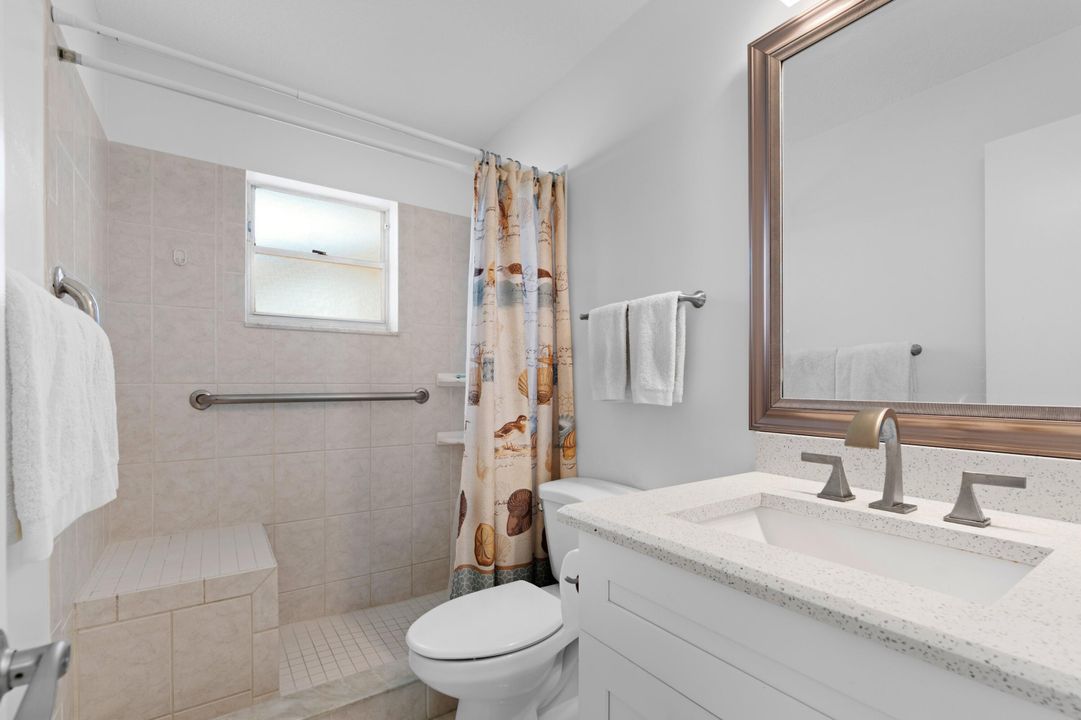 For Sale: $285,000 (2 beds, 1 baths, 1011 Square Feet)