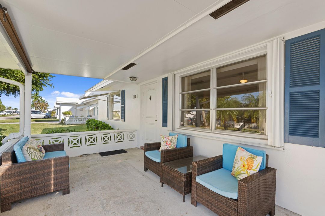 For Sale: $285,000 (2 beds, 1 baths, 1011 Square Feet)