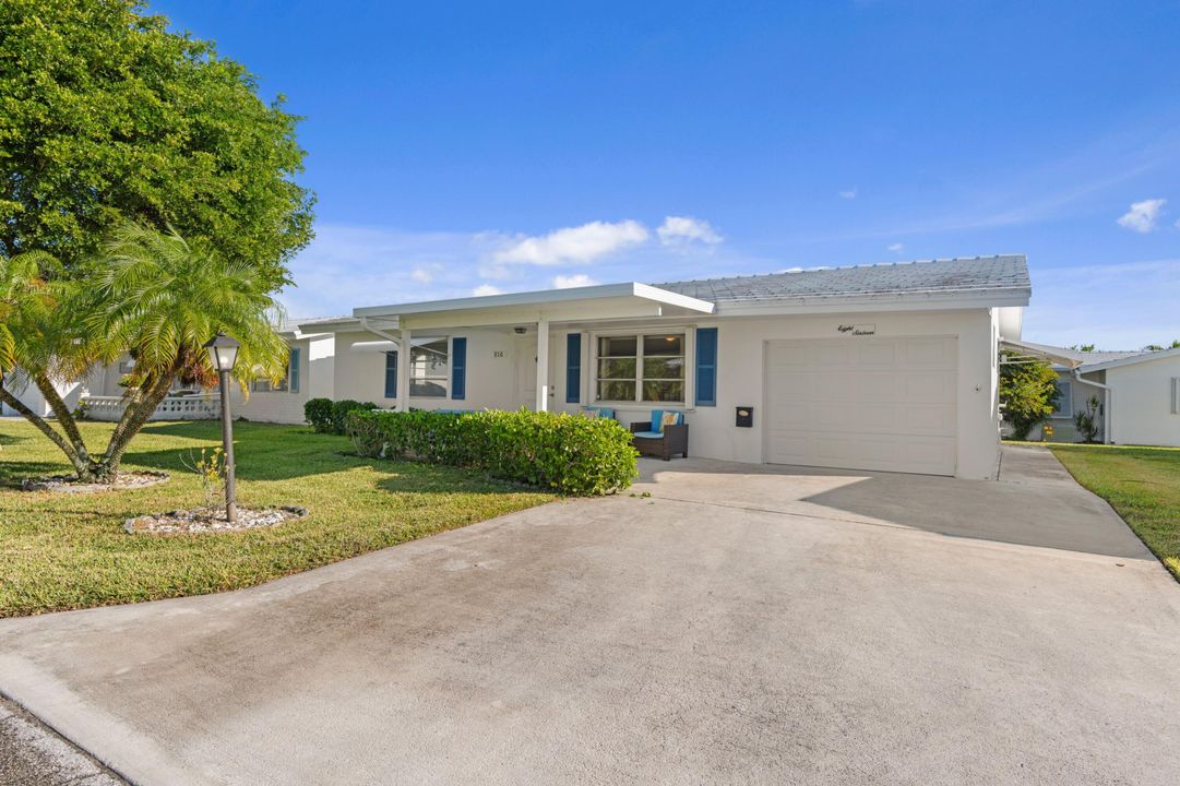 For Sale: $285,000 (2 beds, 1 baths, 1011 Square Feet)