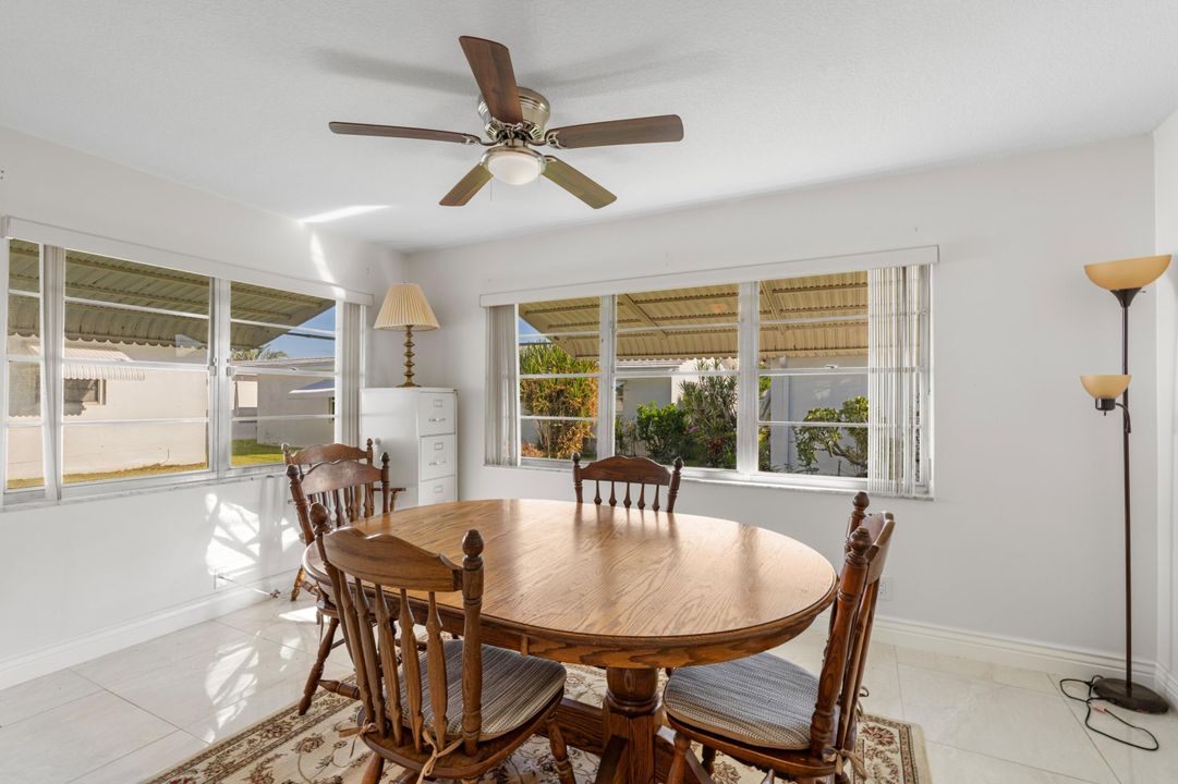 For Sale: $285,000 (2 beds, 1 baths, 1011 Square Feet)