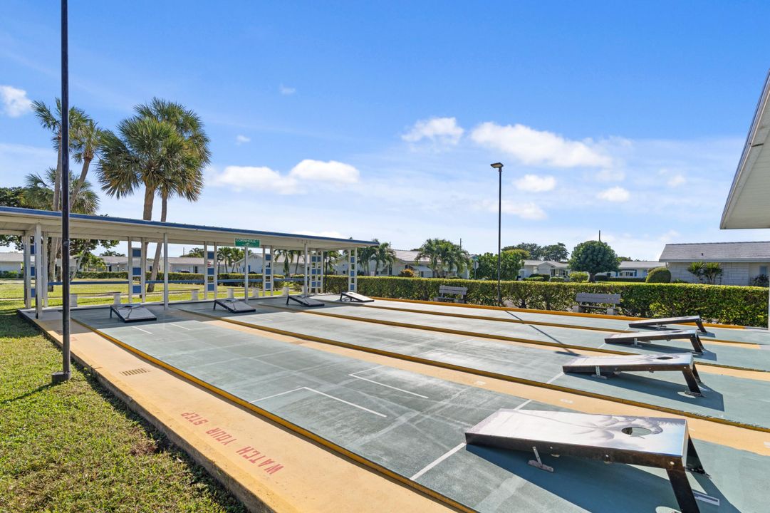 For Sale: $285,000 (2 beds, 1 baths, 1011 Square Feet)