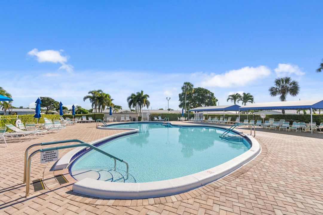 For Sale: $285,000 (2 beds, 1 baths, 1011 Square Feet)