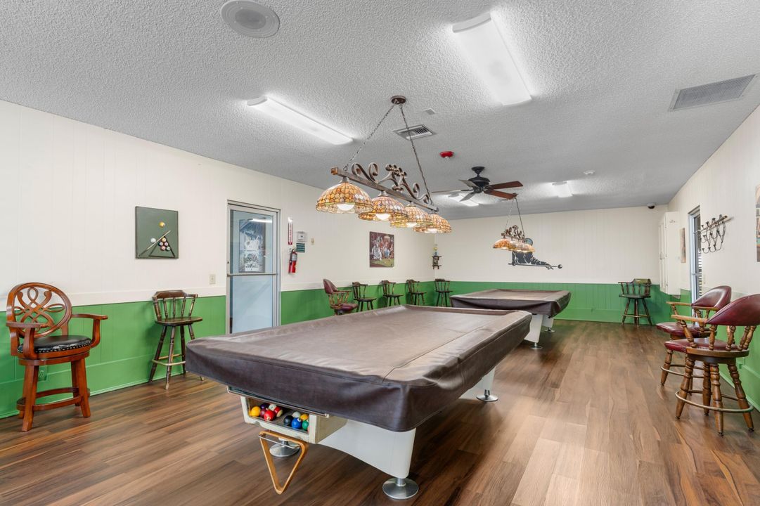 For Sale: $285,000 (2 beds, 1 baths, 1011 Square Feet)