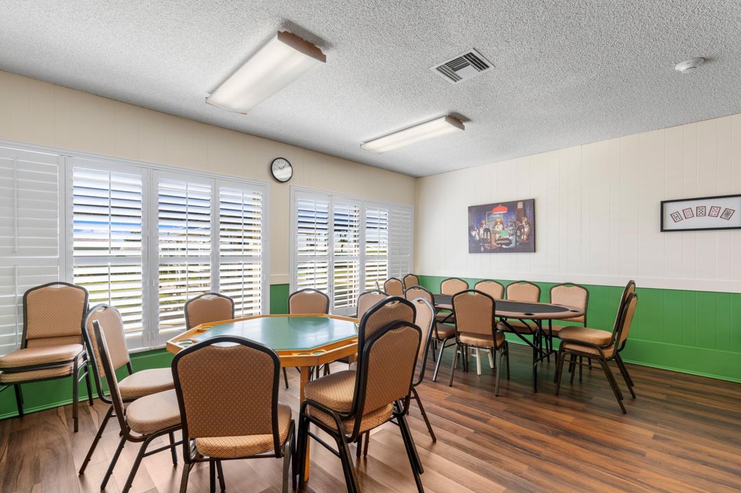 For Sale: $285,000 (2 beds, 1 baths, 1011 Square Feet)