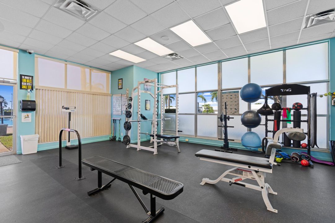 For Sale: $285,000 (2 beds, 1 baths, 1011 Square Feet)