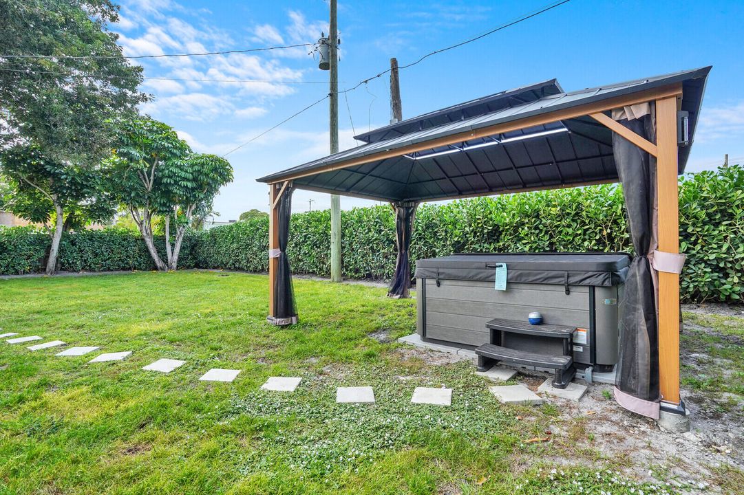 For Rent: $7,200 (3 beds, 3 baths, 1667 Square Feet)