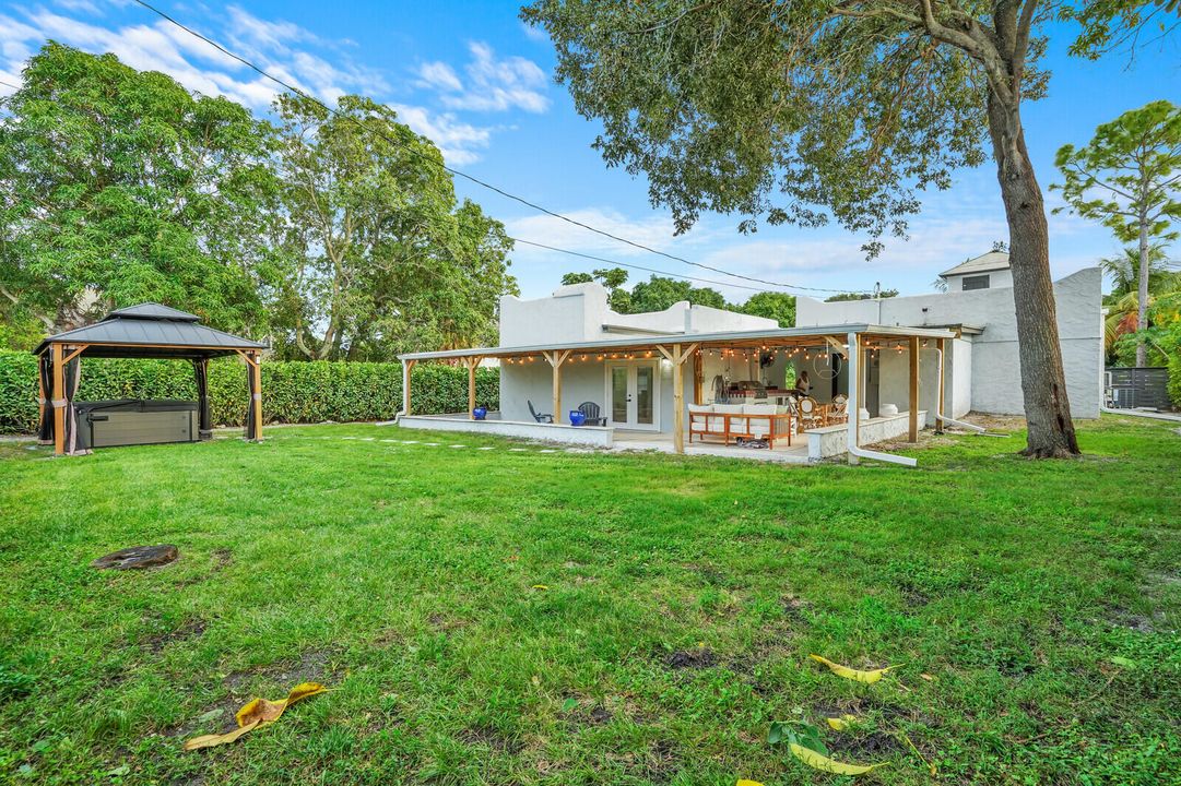 For Rent: $7,200 (3 beds, 3 baths, 1667 Square Feet)