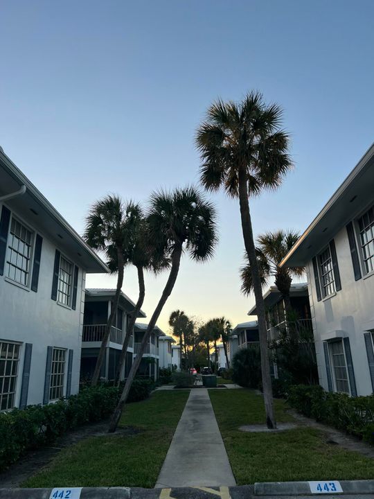 待售: $164,900 (2 贝兹, 1 浴室, 875 平方英尺)