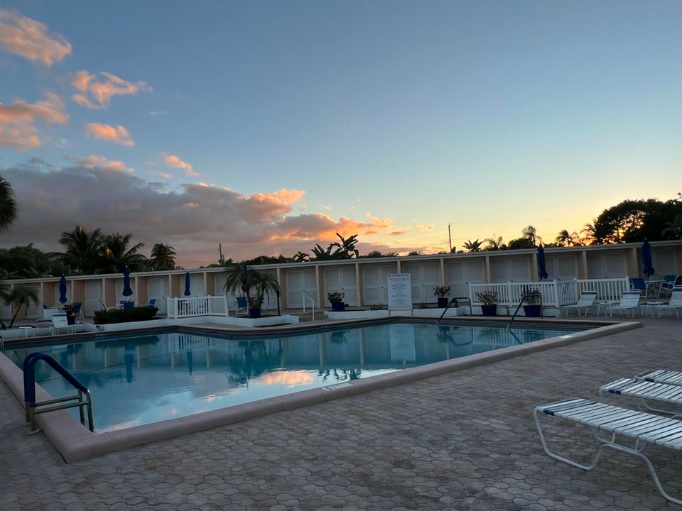 待售: $164,900 (2 贝兹, 1 浴室, 875 平方英尺)