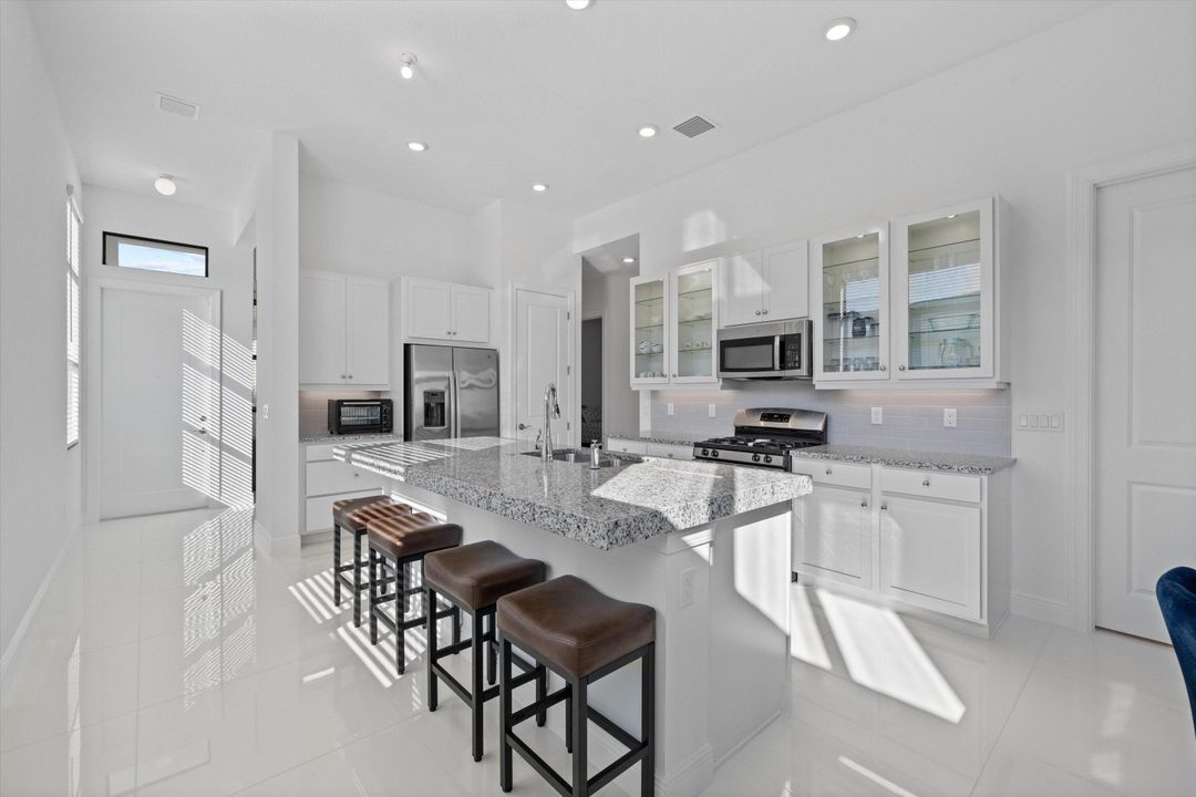 For Rent: $3,650 (3 beds, 2 baths, 1787 Square Feet)