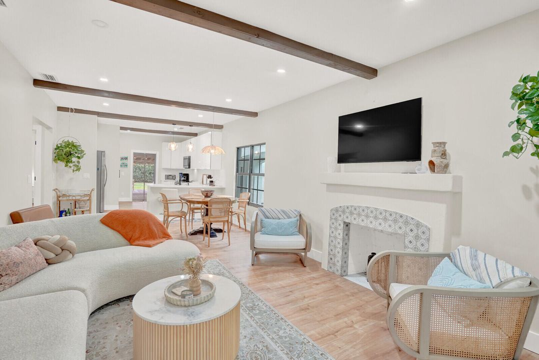 For Rent: $7,200 (3 beds, 3 baths, 1667 Square Feet)