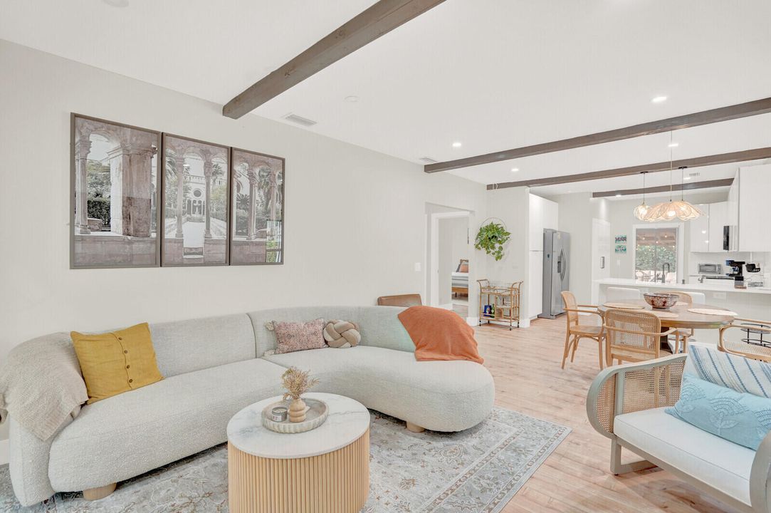 For Rent: $7,200 (3 beds, 3 baths, 1667 Square Feet)