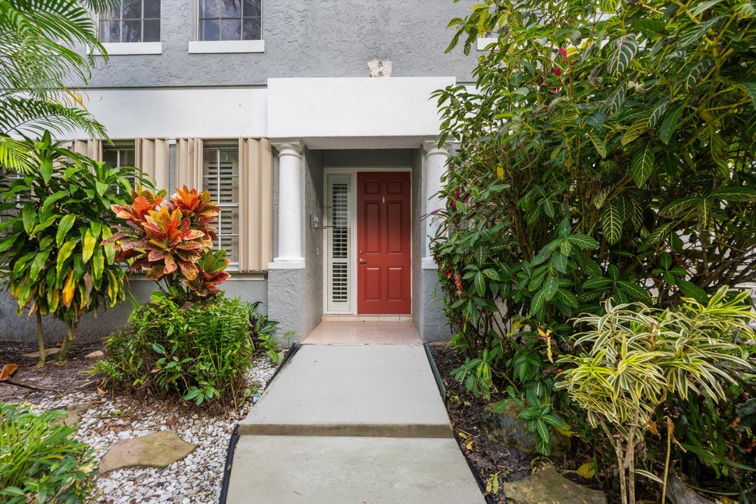 For Sale: $95,000 (2 beds, 2 baths, 1420 Square Feet)