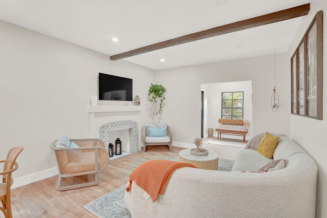 For Rent: $7,200 (3 beds, 3 baths, 1667 Square Feet)