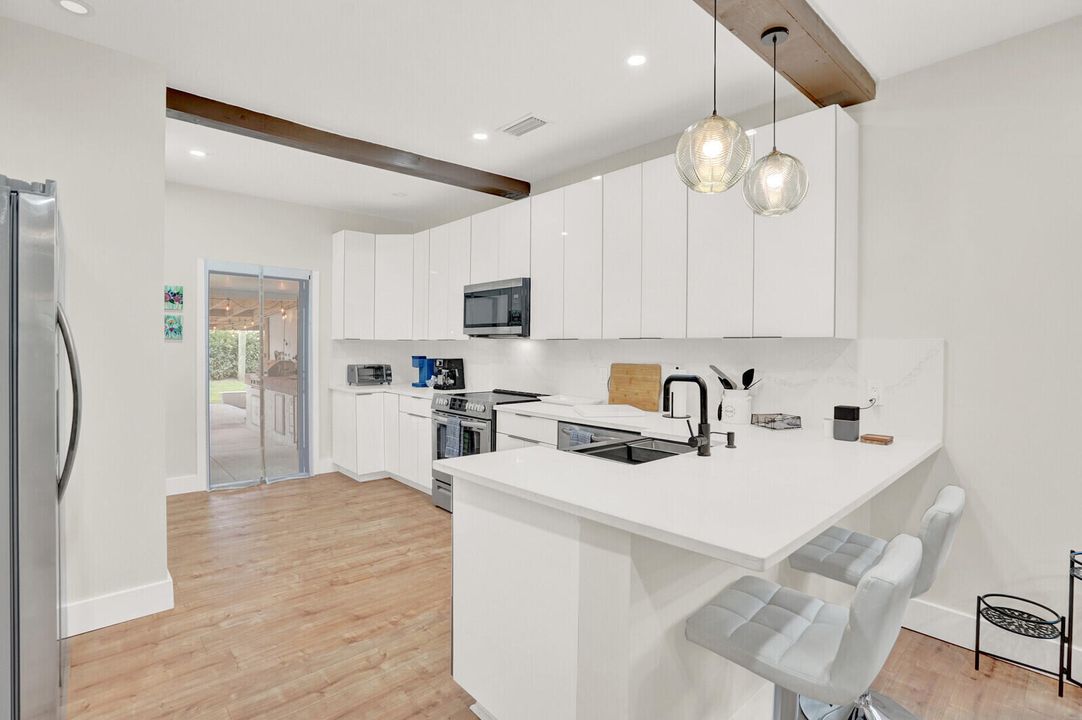 For Rent: $7,200 (3 beds, 3 baths, 1667 Square Feet)