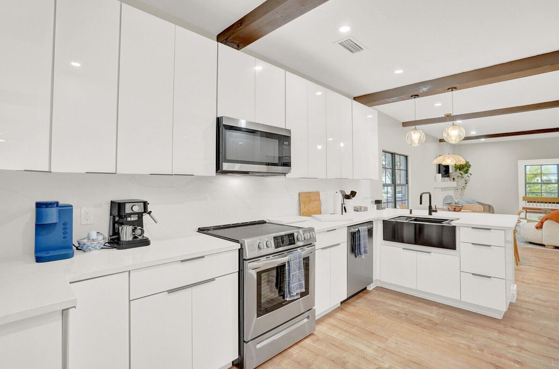 For Rent: $7,200 (3 beds, 3 baths, 1667 Square Feet)