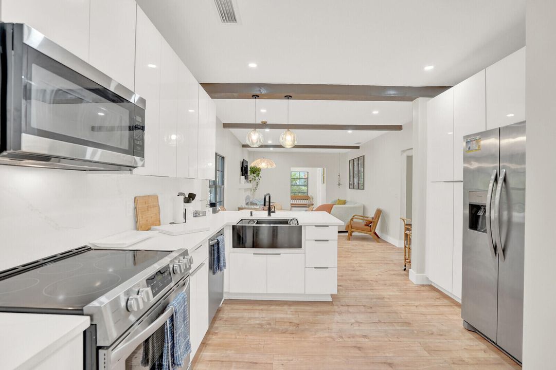 For Rent: $7,200 (3 beds, 3 baths, 1667 Square Feet)