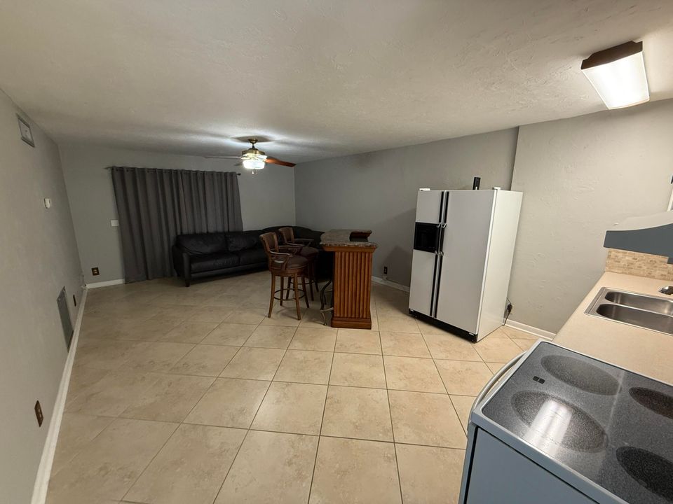 出租: $1,650 (1 贝兹, 1 浴室, 715 平方英尺)