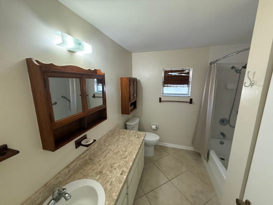 出租: $1,650 (1 贝兹, 1 浴室, 715 平方英尺)