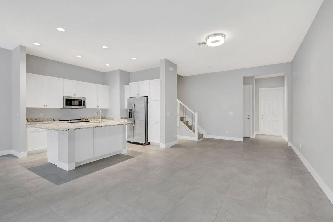 En Renta: $4,350 (3 camas, 2 baños, 2144 Pies cuadrados)